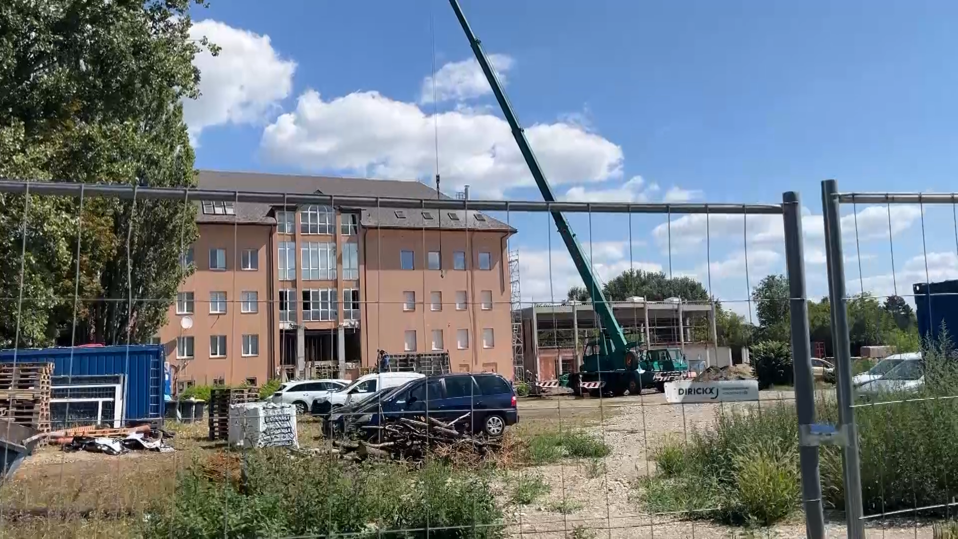 Két építkezés is nehezíti a közlekedést a váci iskolavárosban