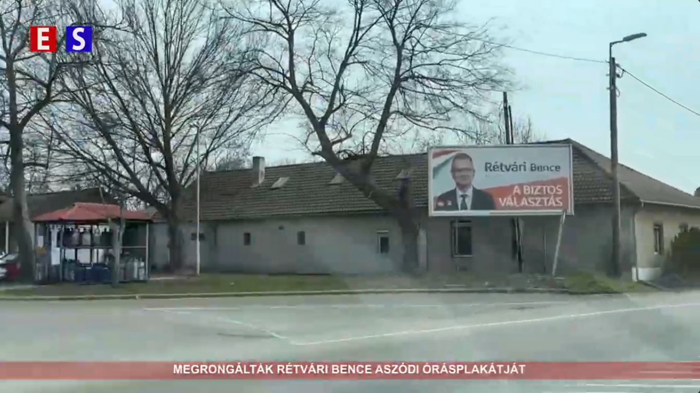 Megrongálták Rétvári Bence aszódi óriásplakátját