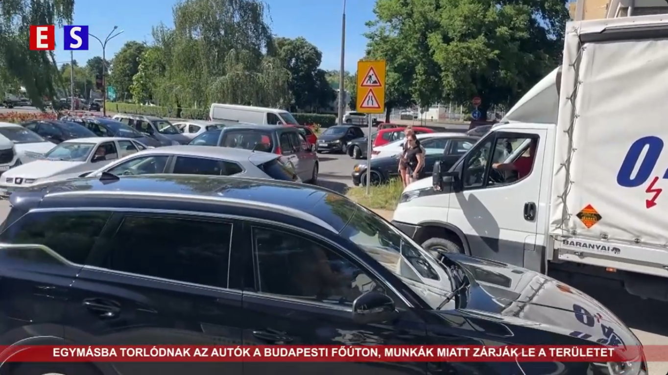Egymásba torlódnak az autók a Budapesti főúton, munkák miatt zárták le a területet
