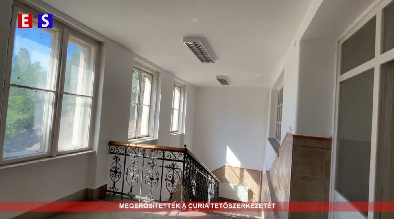 Megerősítették a Curia tetőszerkezetét