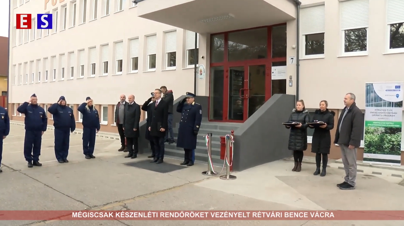 Mégiscsak készenléti rendőröket vezényelt Rétvári Bence Vácra