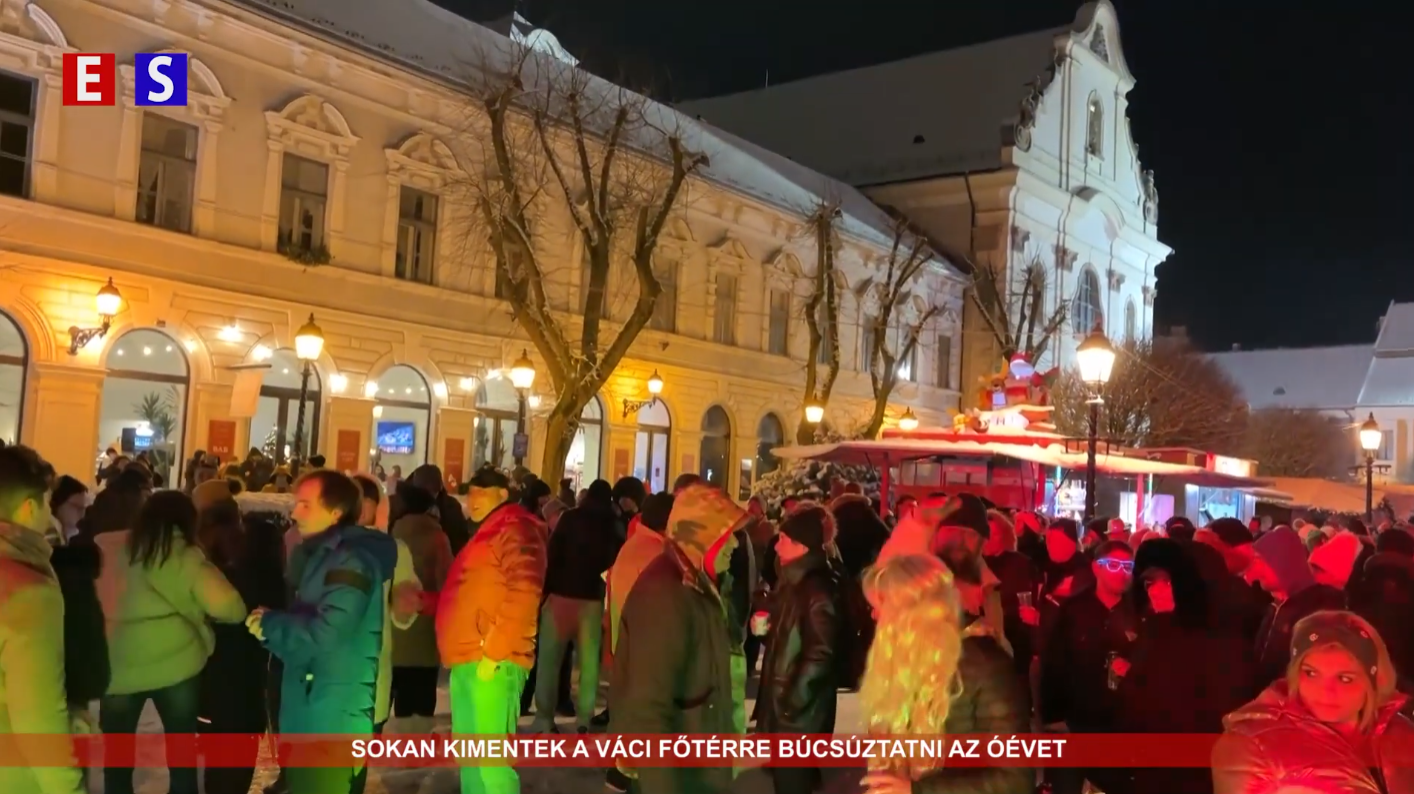 Sokan kimentek a váci főtérre búcsúztatni az óévet