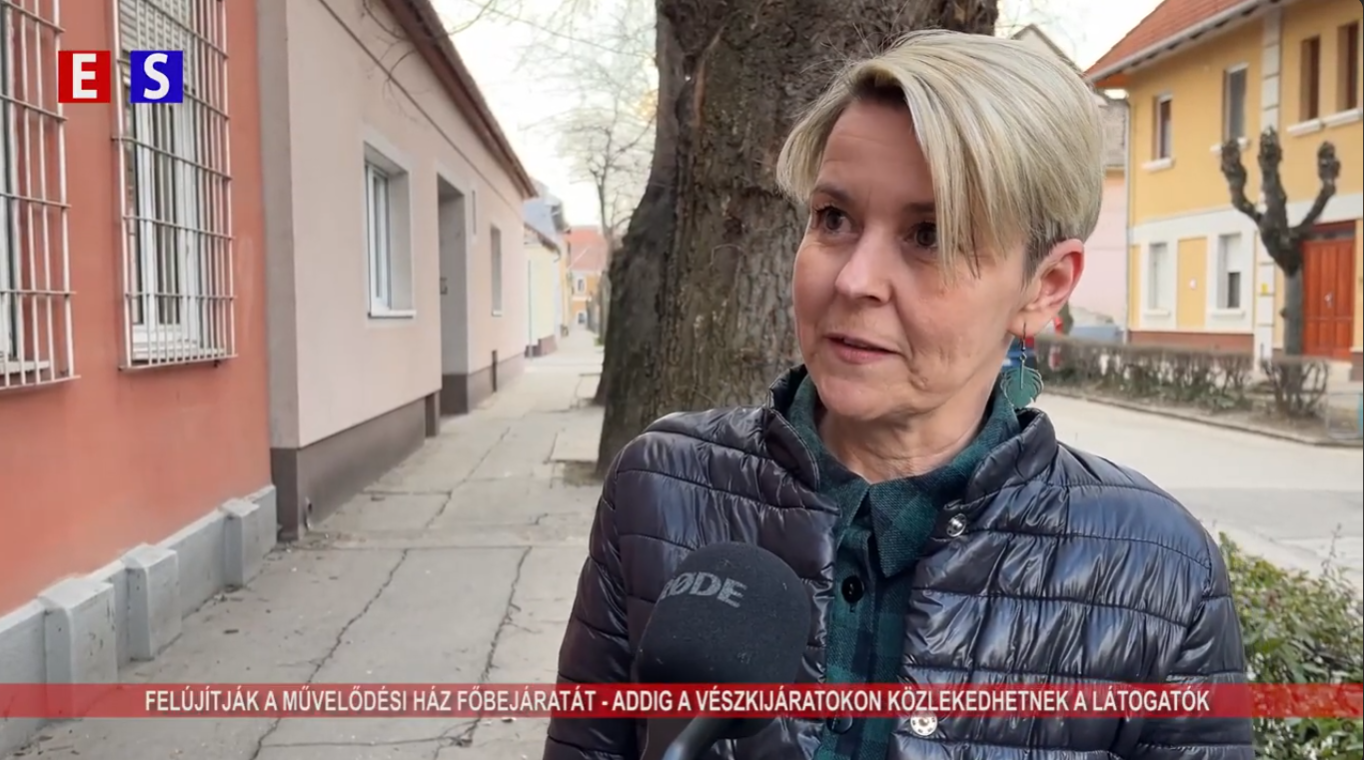 Felújítják a művelődési ház főbejáratát – addig a vészkijáratokon közlekedhetnek a látogatók