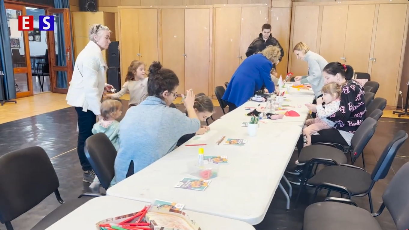 Trikolor kitűzőt is készíthettek a nemzeti ünnep előnapján a legkisebbek